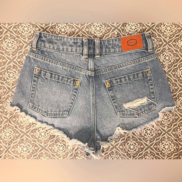 RVCA Shorts 😍❤️ NWOT - Picture 2 of 2